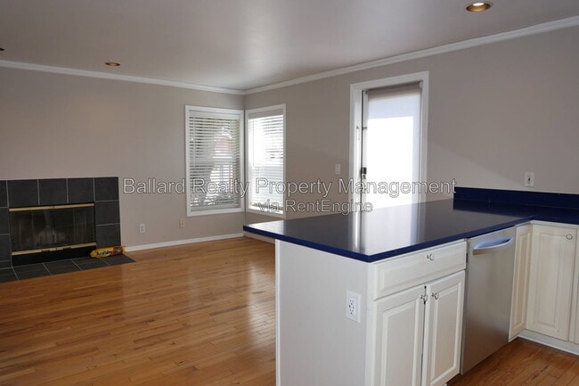Photo - 3216 14th Ave W Unit 202