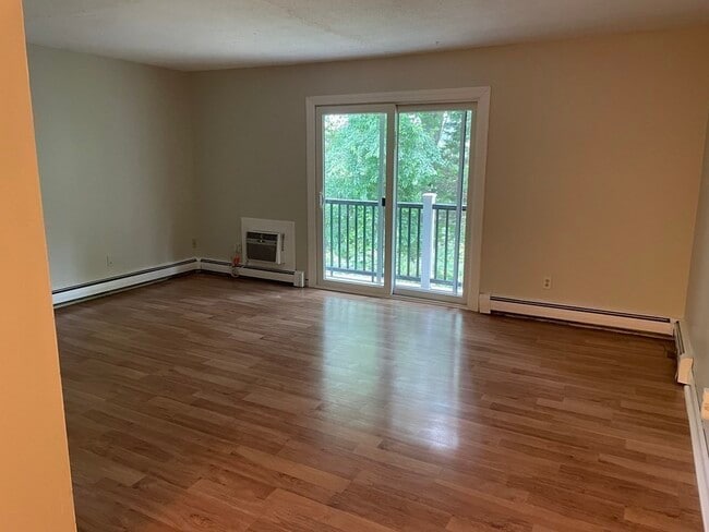 Building Photo - 15 Chapel Hill Dr Unit 7 Rental