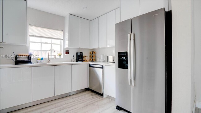 Photo - 5157 NE 6th Ave