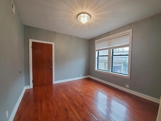 Photo - 2242 N Western Ave Unidad 1R