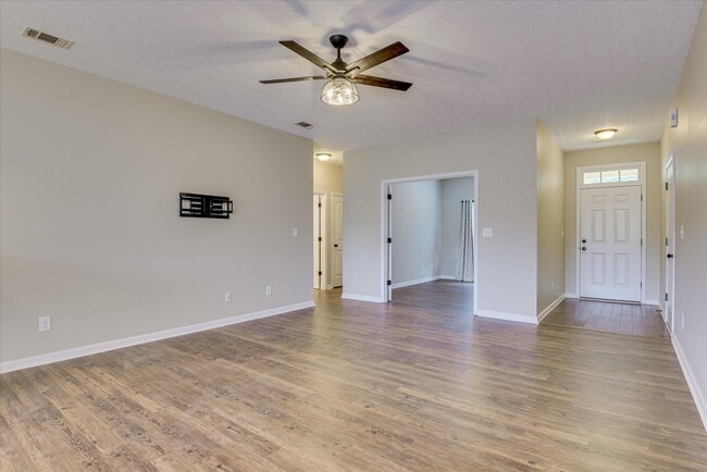 Photo - 178 Kline St NW