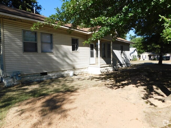 Building Photo - 3 bedroom 1 bath home Fort Smith