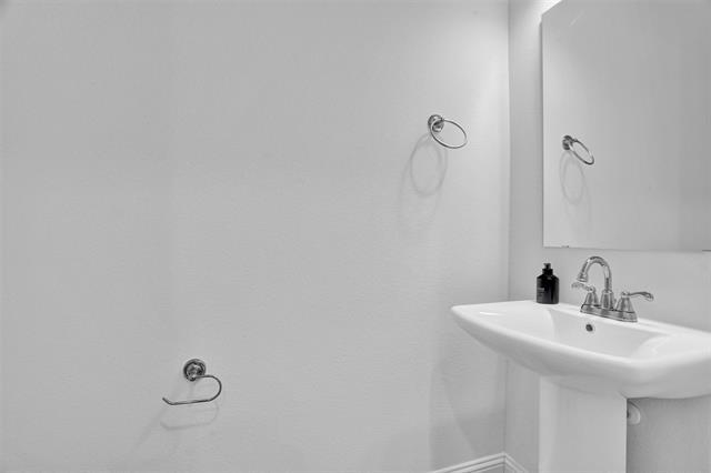 Photo - 1484 Weston Rd