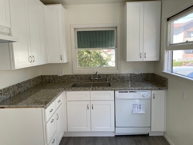 cocina - 10016 Pinewood Ave Unidad Pinewood ave