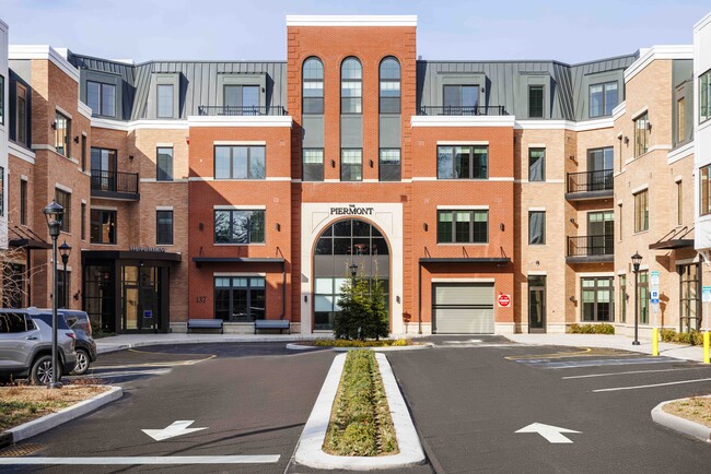 Building Photo - The Piermont