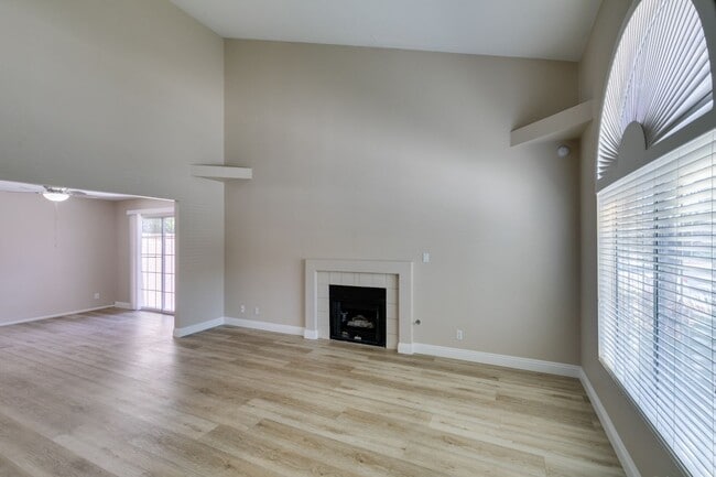 Photo - Stylish 2-Bedroom Townhome in Green Valley...