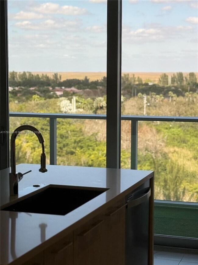 Photo - 2000 Metropica Wy Unit 901