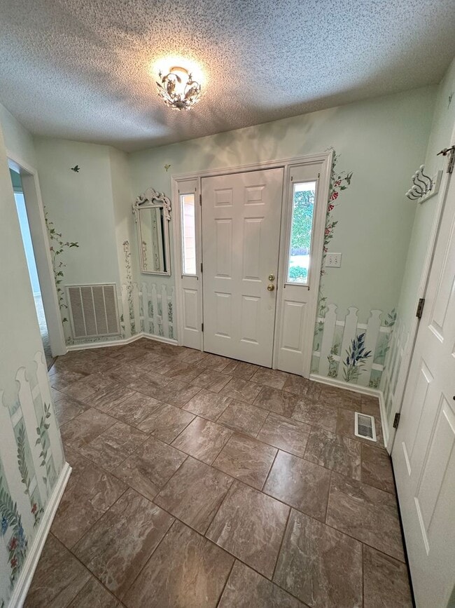 1611 Majesty Dr