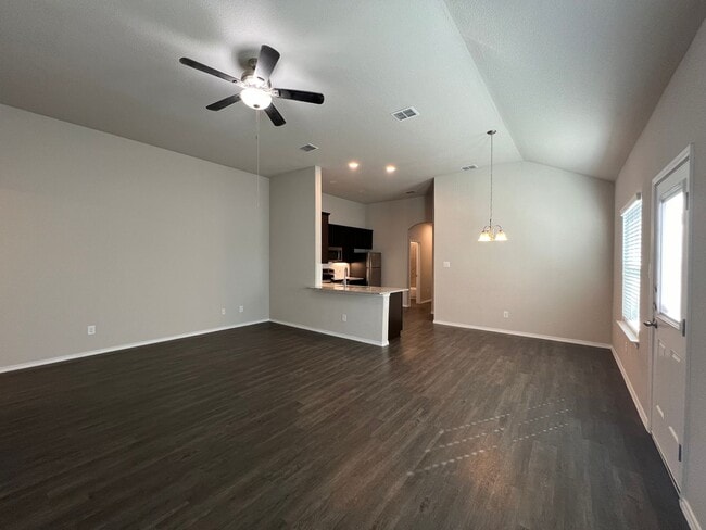 3403 Lindsay Ln