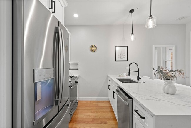 Photo - 174 W Seventh St Unit 2