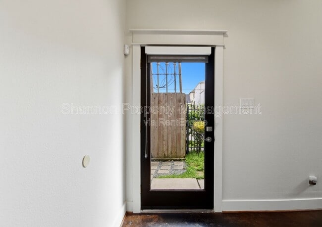 Photo - 1512 Crockett St Unidad A