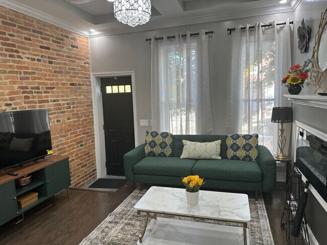 Photo - Fully Furnished! Spacious Rooms! Modern De...