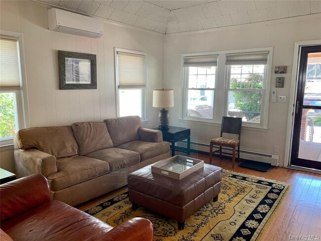 35 Oswego Ave