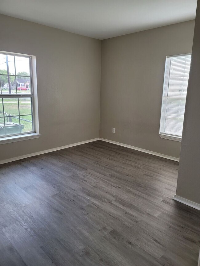 Photo - 4/2/2 TOTALLY renovated home