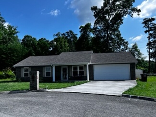 Knoxville 37918 - 3 bedroom, 2 bath, ONE L... - Knoxville 37918 - 3 bedroom, 2 bath, ONE L... House