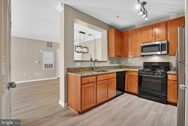 Photo - 4850 Eisenhower Ave Unidad 202