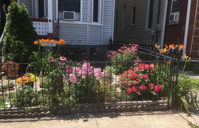 Front 2 - 21 Sherman Pl Unit 3