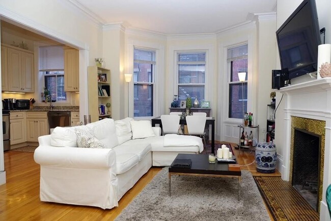 Photo - 438 Marlborough St Unit 1