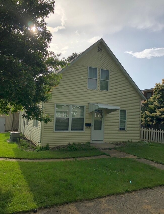 Building Photo - 426 Arizona Ave SW Rental