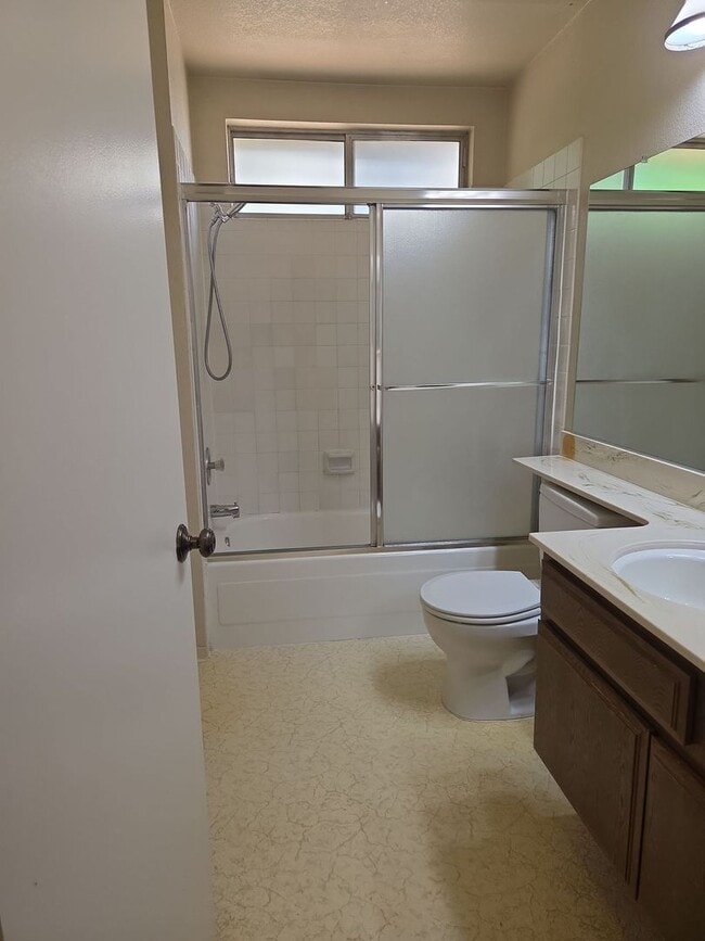 Photo - 203 Catalpa Ln