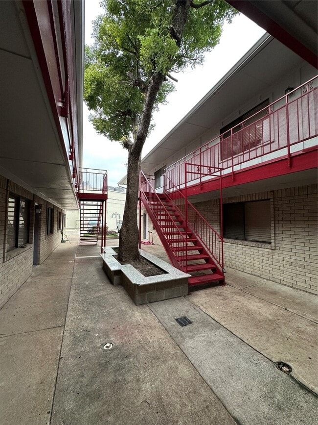 Building Photo - 1410 Blalock Rd
