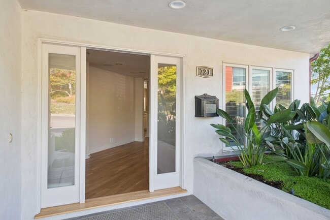 Building Photo - 721 Marigold Ave