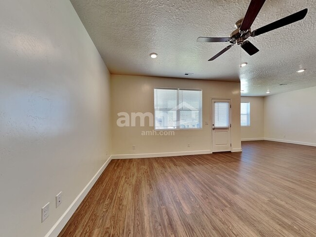 Photo - 1233 Wagon Way