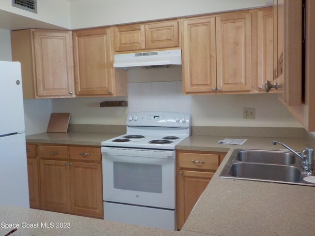 Photo - 636 Hampton Dr NE