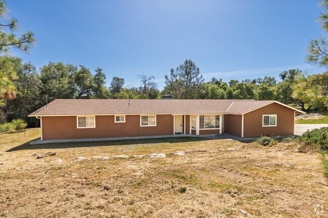 Building Photo - 31200 Revis Rd Rental