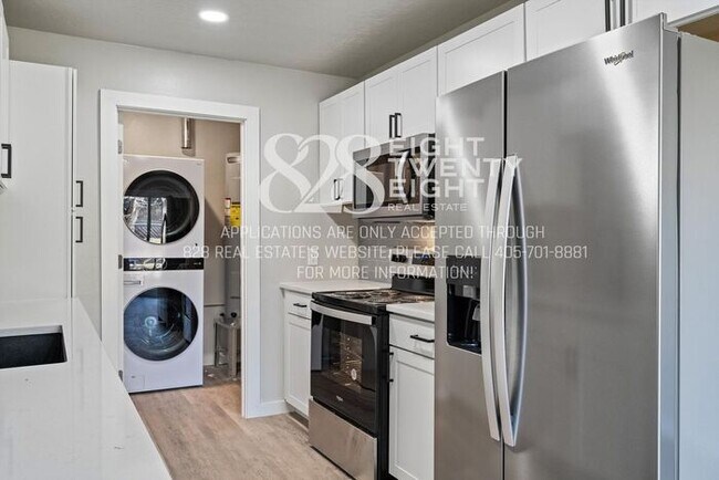 Building Photo - Beautiful 3 Bed/2 Bath Duplex Less Than 1 Mile from Campus!