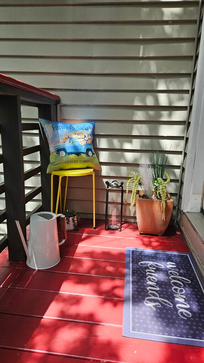 Photo - 415 W 7th St