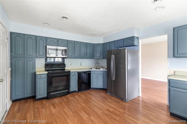 Photo - 5659 Lathers St