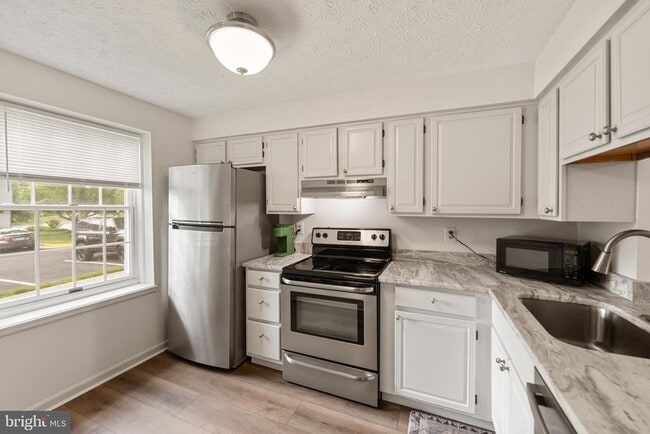 Building Photo - 8550 Blue Rock Ln