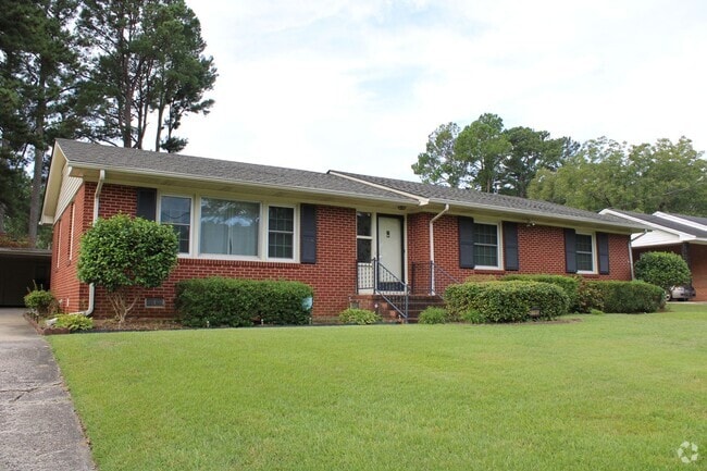 Building Photo - 1705 Hillcrest Dr W Rental