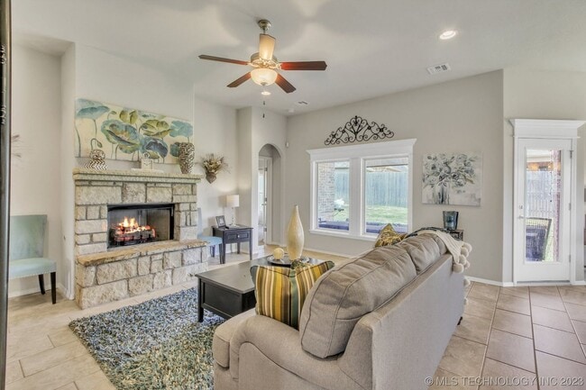 Photo - Beautiful 4 Bed 2 Bath Home with 2 car gar...