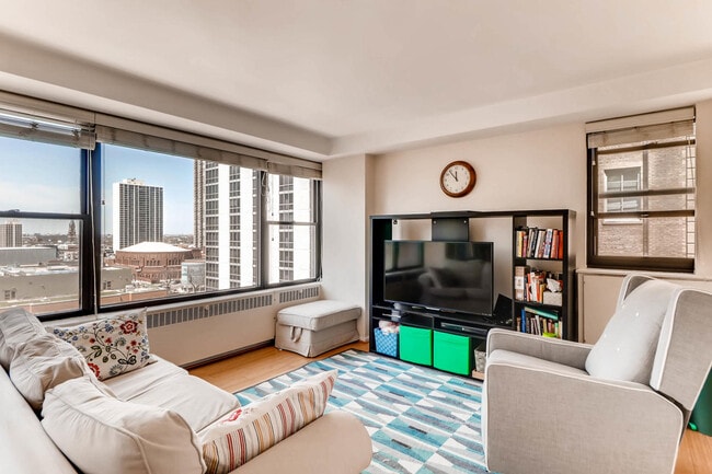 Building Photo - 1540 N State Pky Unit 12B