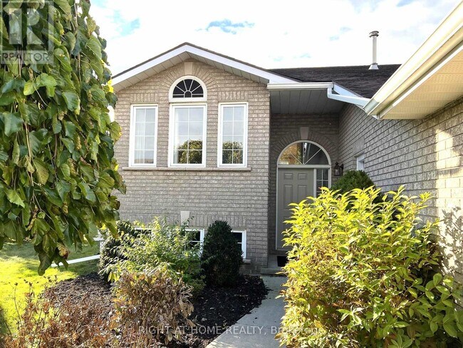 Photo - 590 Arbour Crescent