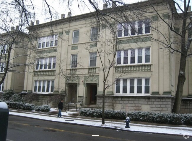 Building Photo - 324 Saint Paul St Unit 2 Rental