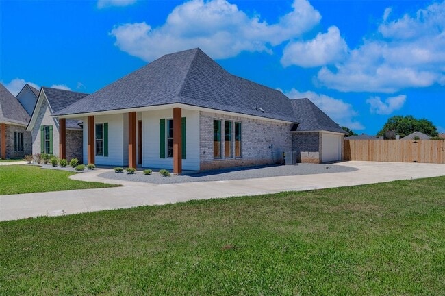 Photo - 321 Newport Ln