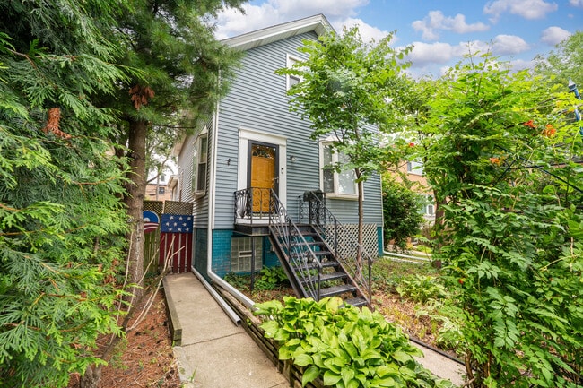 Building Photo - 314 Custer Ave Rental