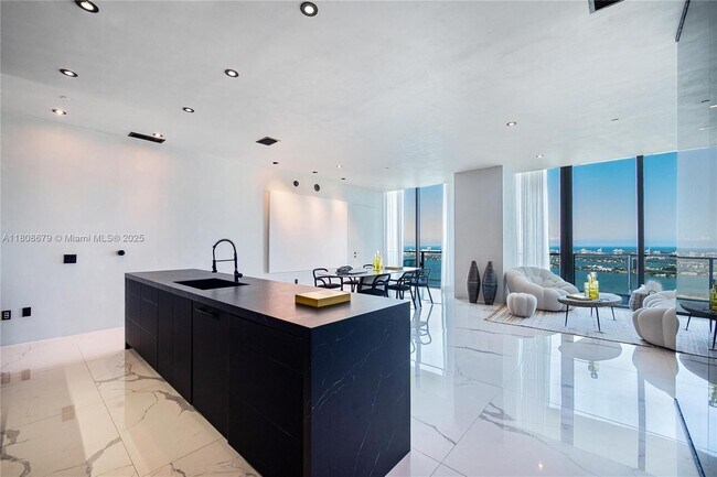 Photo - 650 NE 32nd St Condo Unit UPH5302