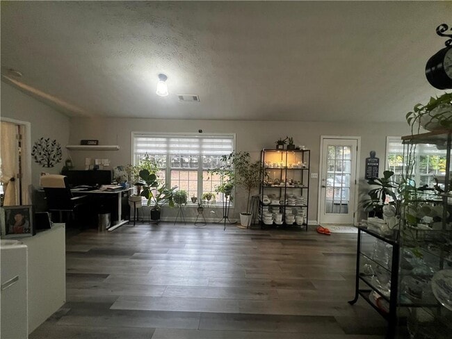 Photo - 130 Morning Glen Dr