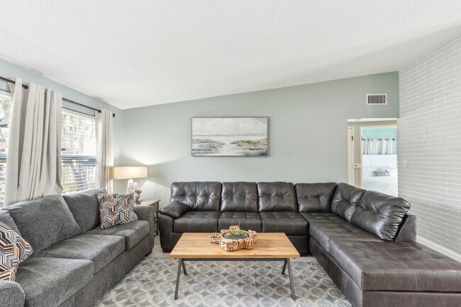 Building Photo - 1818 Indian Rocks Rd Unit ID1247023P Rental