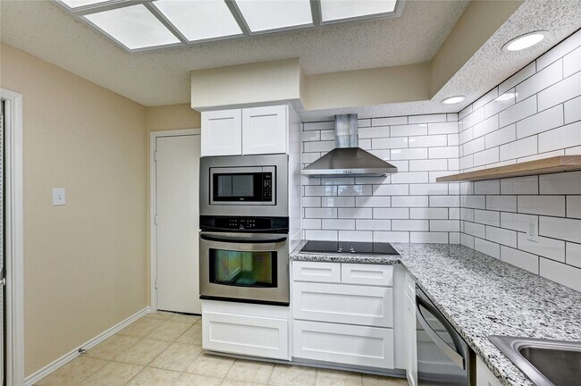 Photo - 921 Marine Dr Unit 110