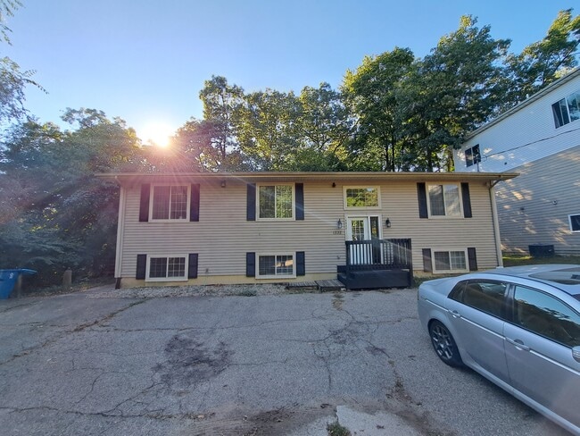 Photo - 1332 Knollwood Ave