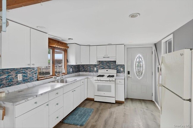 149 C Riverside Dr