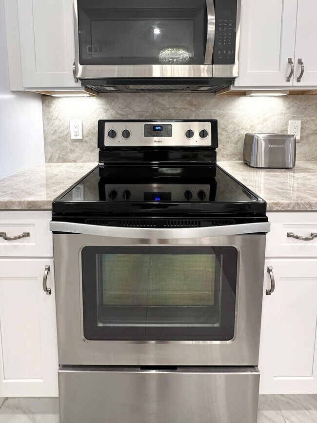 Photo - 4800 Bayview Dr Unit 303