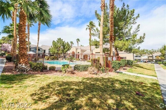 Building Photo - SW- 2 Bedroom Condo!