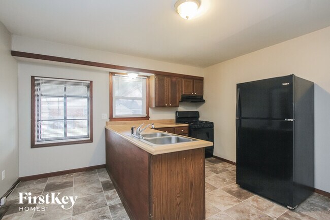 Photo - 311 N Boehning St