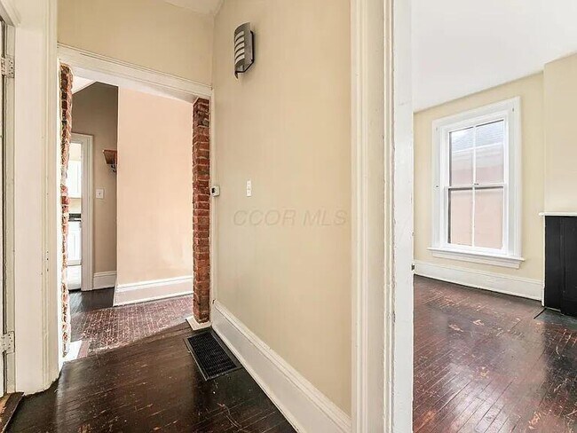 Photo - 41 Kings Ct Unit #D